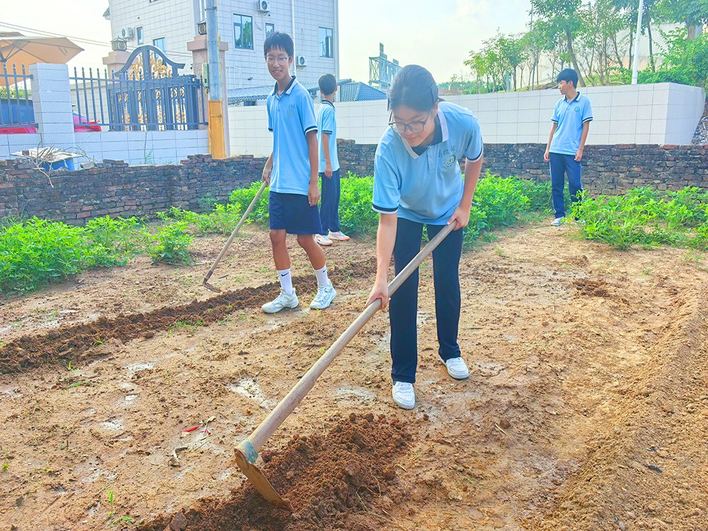 海西孩子叛逆期教育中心怎么联系？本地寄宿培育机构筛选指南